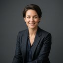 Porträtfoto von Redakteurin Elisabeth Mittendorfer